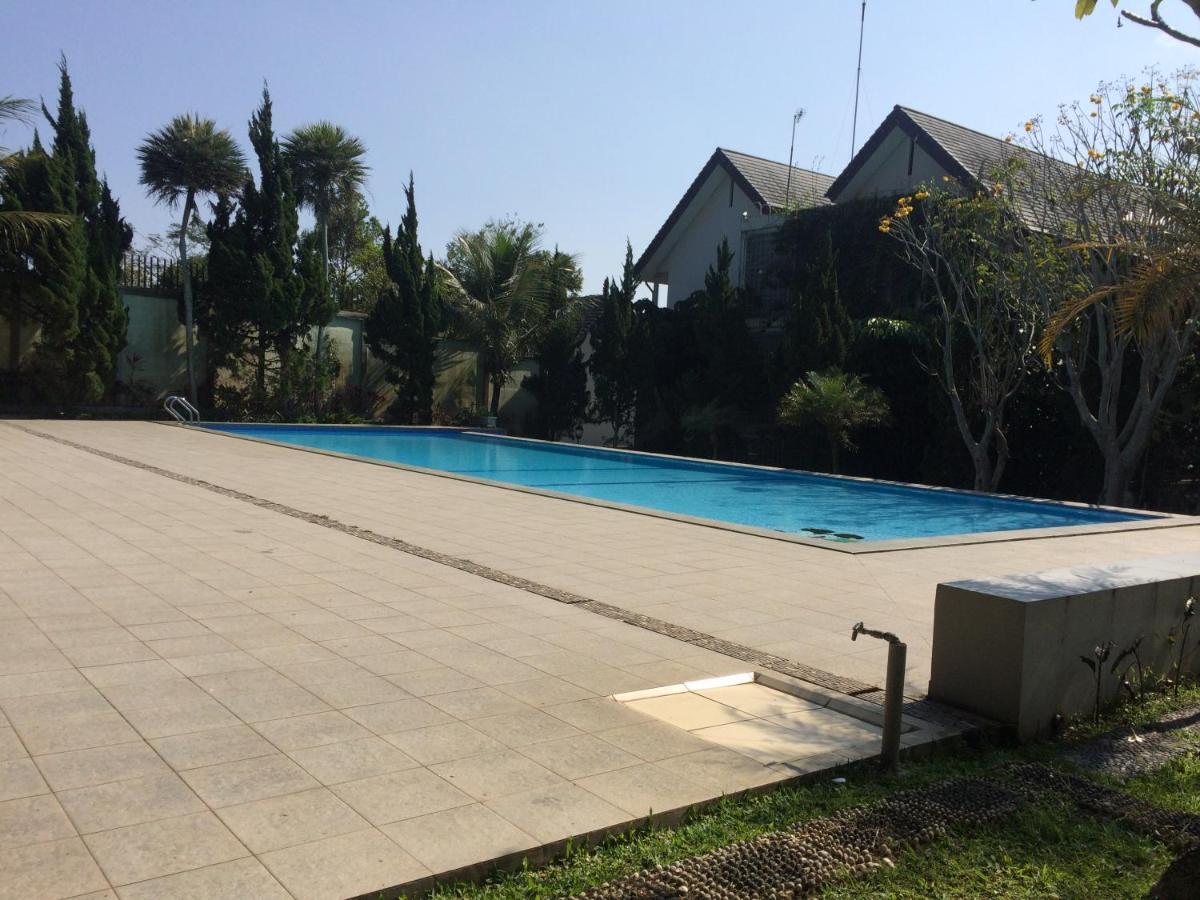 Nite & Day Mdc Puncak - Gadog Hotel Богор Екстериор снимка